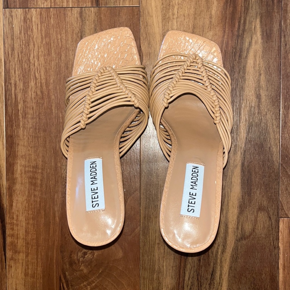 Steve Madden tan heels